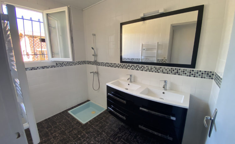 Appartement 2 chambres avec jardin et place de parking
