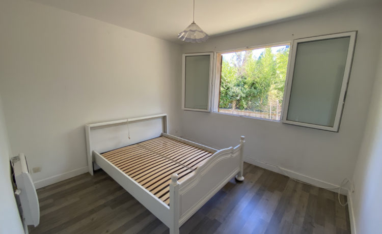 Appartement 2 chambres avec jardin et place de parking