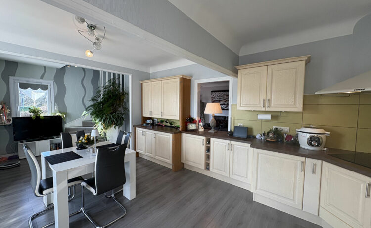 Maison 4 pièce(s) 328 m2