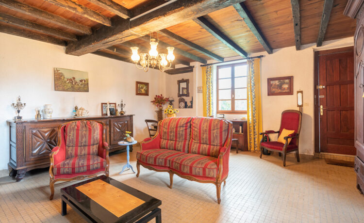 Maison de Caractère au Charme Authentique - Une Opportunité Rare 3