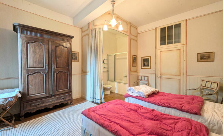 Maison 12 pièce(s) 461 m2