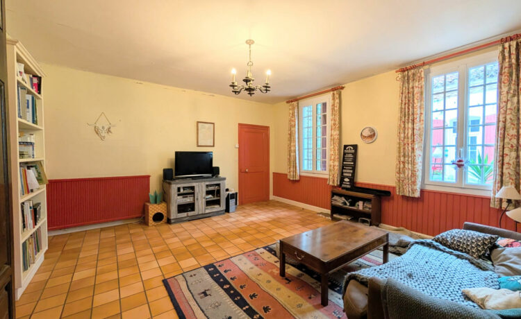 Maison 12 pièce(s) 461 m2