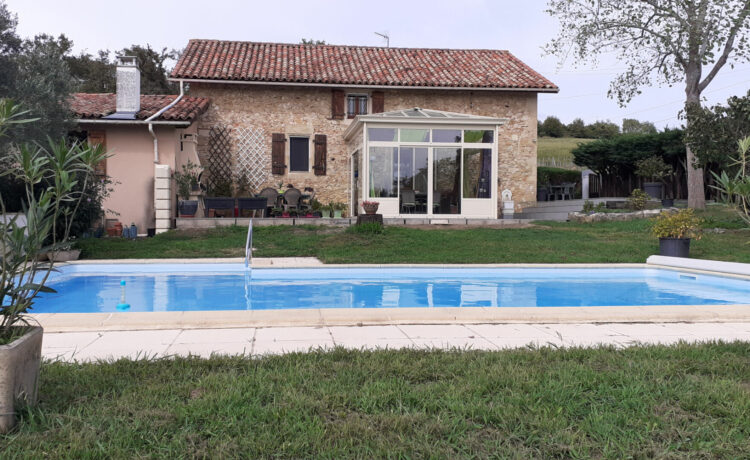 Maison familiale avec piscine et vue Pyrénées : un bijou au calme