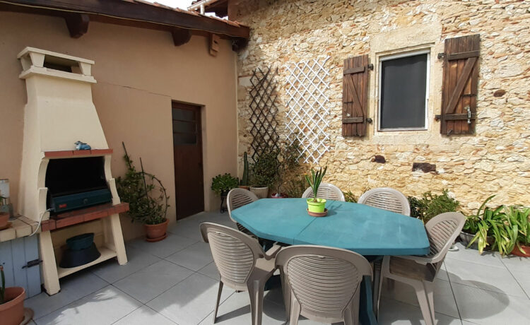 Maison familiale avec piscine et vue Pyrénées : un bijou au calme