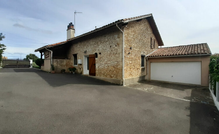Maison familiale avec piscine et vue Pyrénées : un bijou au calme